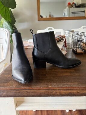 CL by Chinese Laundry Black Leather Chelsea Ankle Boots